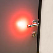 Projection à LED pour avertir d'une ouverture de porte